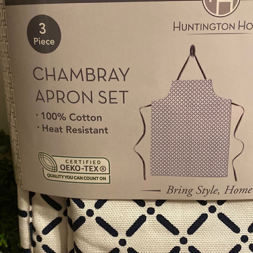 Huntington Home 3 Piece Apron/Potholder Set - Picture 3 of 6